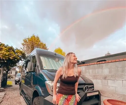 Джесс, соучредитель приложения Vanlife, карантин Parked-j.webp