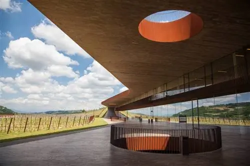 Скульптурная архитектура винодельни Antinori