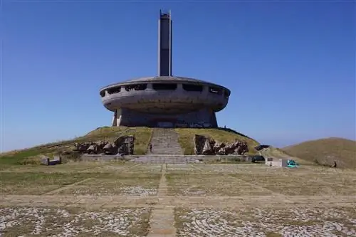 Памятник Бузлудже в форме блюдца известен как болгарский НЛО.