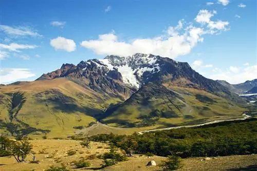 Впечатляющая вершина горы Уэмуль (2677 м)