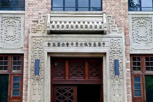 Китайское деко или ар-деко с китайским влиянием можно увидеть по всему Шанхаю.