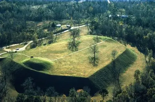 Изумрудный курган, часть второго по величине доколумбового земляного вала в США.