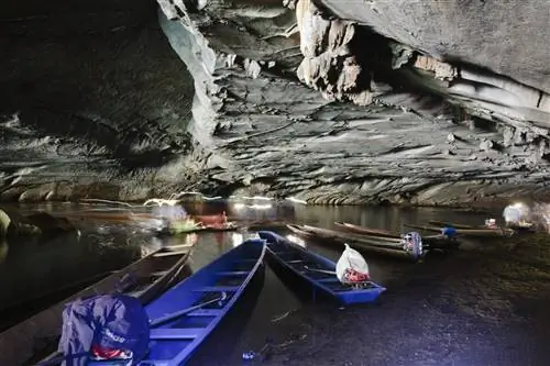 Лодки у входа в Там Конг Ло