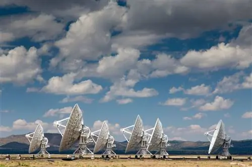 Very Large Array - радиообсерватория, изучающая объекты в дальнем космосе.