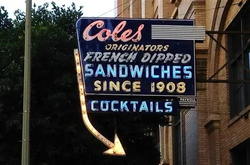 Coles - одно из двух заведений Лос-Анджелеса, претендующих на звание изобретателя французского бутерброда.