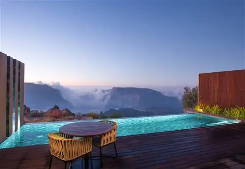Частный люкс с небольшим бассейном в курортном отеле Anantara Al Jabal Al Akhdar.