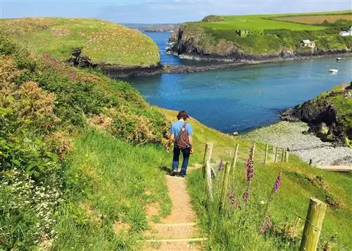 Пешеходные тропы национального парка Пембрукшир-Кост проходят через одни из самых величественных пейзажей Уэльса.