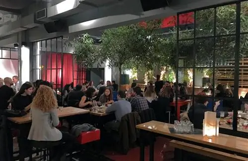 Интерьер ресторана Fouar в Афинах