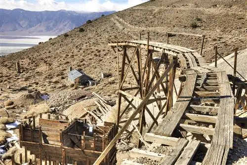 Остатки добычи полезных ископаемых Серро-Гордо, продолжавшейся с 1866 по 1957 год.