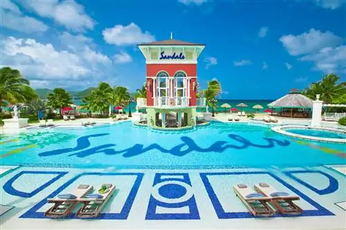 Бассейн в Sandals Grande St. Lucian