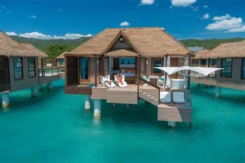 Бунгало над водой A Sandals South Coast
