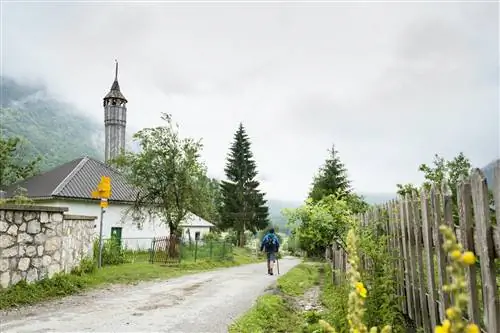 Низкая облачность над долиной Вусанье в начале тропы