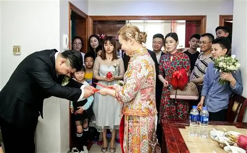 Красный конверт China-j.webp