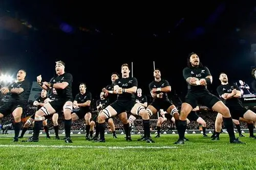 All Blacks исполняют хака в Eden Park.