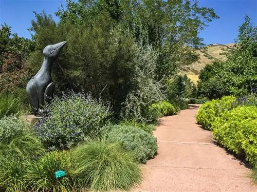 Открытый круглый год, Red Butte Garden обеспечивает быстрое естественное бегство от суеты в центре города.