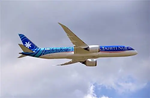 Боинг 787-9 Dreamliner авиакомпании Air Tahiti Nui во время выступления на 53-м Международном парижском авиасалоне в аэропорту Ле Бурже недалеко от Парижа, Франция, 18 июня 2019 года.