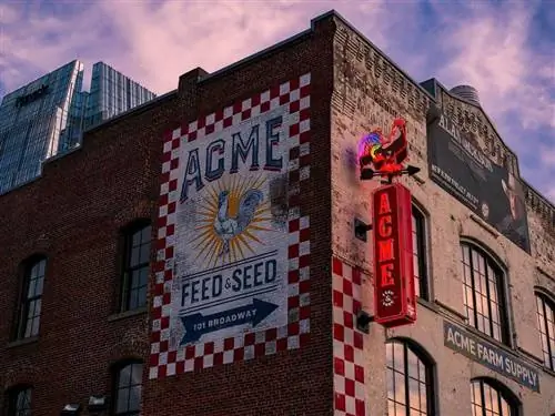 Кирпичный фасад ресторана Acme Feed & Seed в Нэшвилле