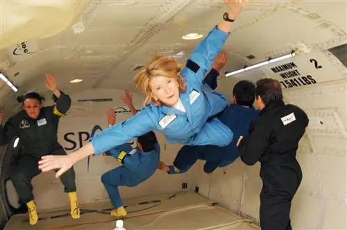 Марта Стюарт плавает в невесомости