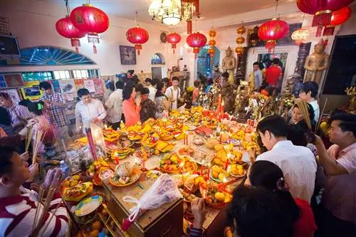 Люди празднуют китайский Новый год в Пномпене, Камбоджа