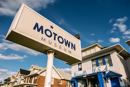Внешний вид Motown Museum-Hitsville USA. Первоначальное место производства Motown Music. Эта звукозаписывающая компания, основанная в 1958 году Берри Горди-младшим, стала местом, где появились многие звезды звукозаписи той эпохи.