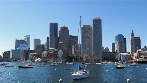 Бостон на лодке: круизы по гавани, острова и наблюдение за китами