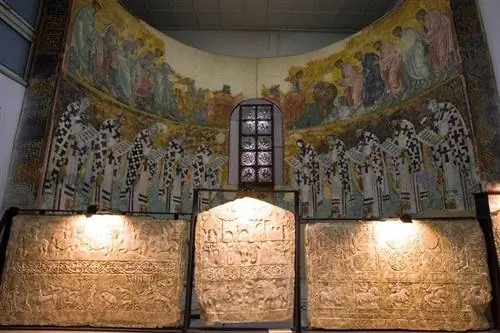 Галерея фресок в районе Дорчол.