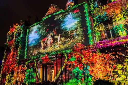 Световая инсталляция на фестивале Fête des Lumières в Лионе.