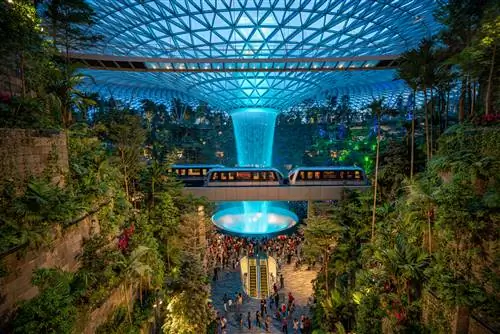 Jewel Changi Airport (Джевел) - многофункциональный комплекс в аэропорту Чанги в Сингапуре.