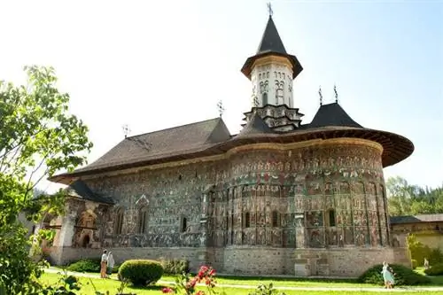 Расписной монастырь Сучевица в Южной Буковине.