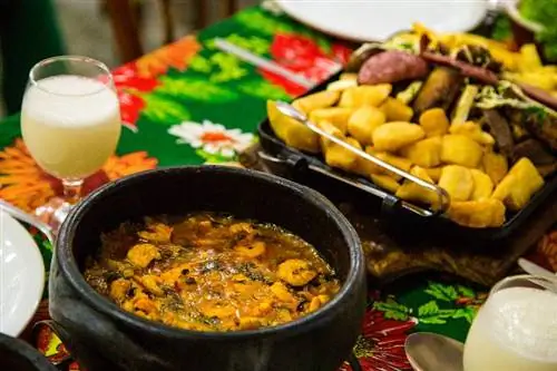 Еда из северо-восточной Бразилии - одна из многих причин посетить Feira de São Cristavão.