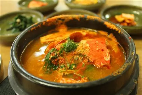 Хэмуль танг - острое рагу из морепродуктов Чеджу.