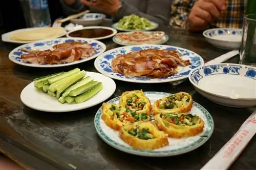 Ужин с жареной уткой: пекин обязательно.