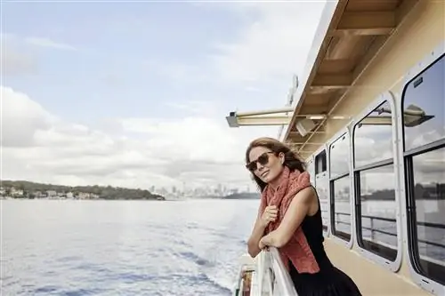 Прохладный ветерок на вашем лице, когда вы едете на пароме Manly to Circular Quay.