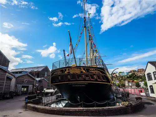 Корма SS Great Britain, исторического корабля, открытого для туристов в Бристоле, Англия