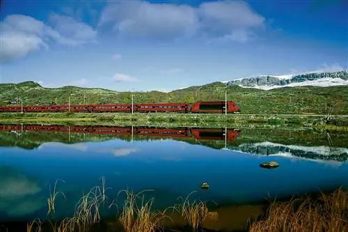 Бегенсбанен пересекает сельскую местность Норвегии.