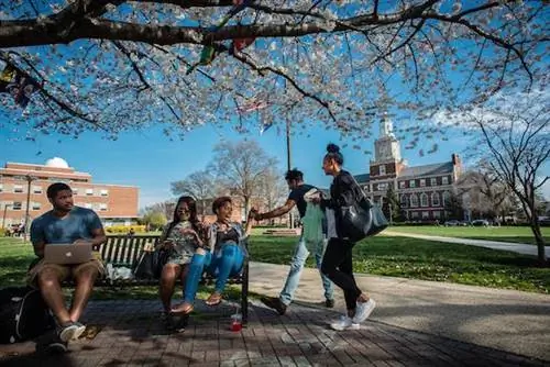 10 исторически сложившихся колледжей и университетов для чернокожих в США, которые нужно посетить