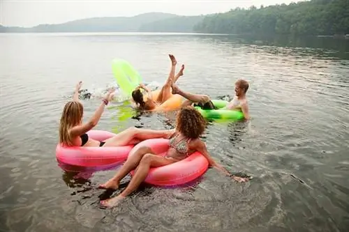 Лучшее время для катания на лыжах, фестивалей и наблюдения за листьями в долине Гудзона