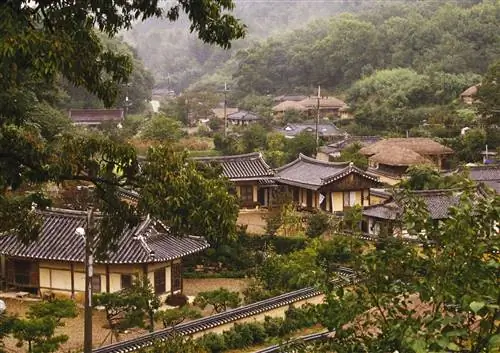 Дома в фольклорной деревне Яндон, Кёнджу