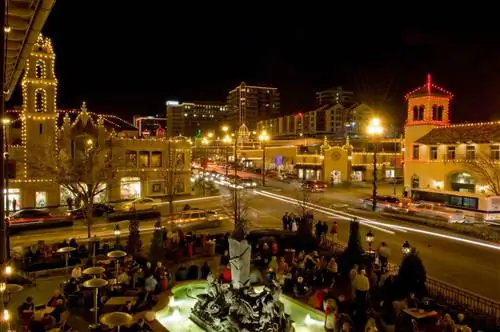 Country Club Plaza в Канзас-Сити ночью