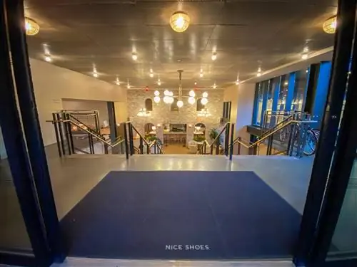 Главный вход в The Hoxton в Вильямсбурге, Нью-Йорк.