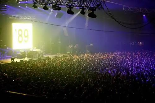 Публика на музыкальном фестивале Sónar.