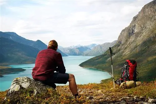 Путешественник на краю фьорда