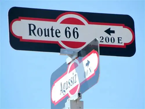 Исторические знаки Route 66 во Флагстаффе.