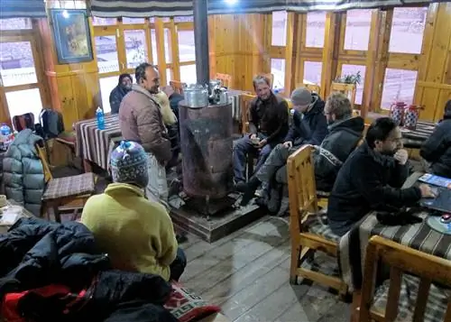 Добро пожаловать убежище у огня на трассе Аннапурны.