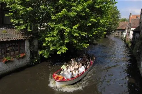 Прогулочный катер по каналу Дейвер.