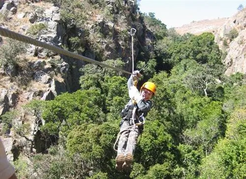 Один из зип-лайнов Canopy Tour в Малолойте, Свазиленд.