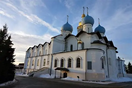 Казанский сине-золотой Благовещенский собор.