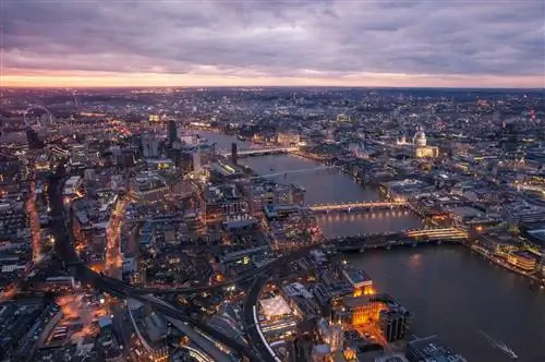 Городской пейзаж Лондона в сумерках, вид с The Shard