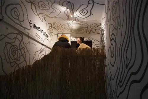 Фото посетителей внутри музея