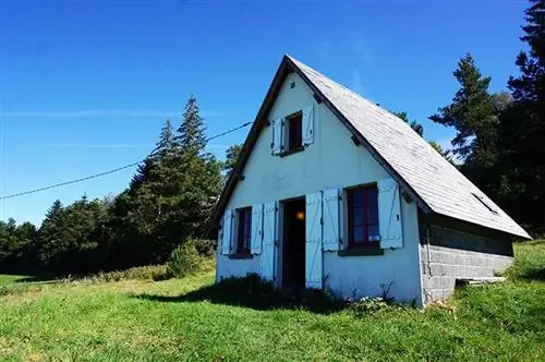 Лодж Кристофа расположился на лугах Оверни.